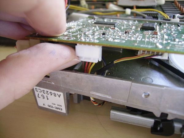 photo d'illustration pour le tutoriel: Changer la courroie du lecteur de disquettes Amstrad CPC 6128
